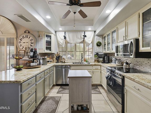 5th image of 2119 N WINTHROP --
