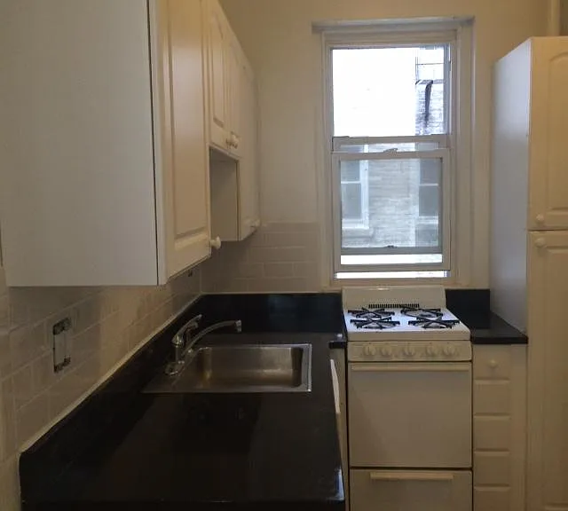 89 Park Dr #8 — Photo 1