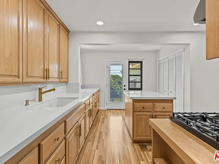 7212 W 91st St — Photo 5