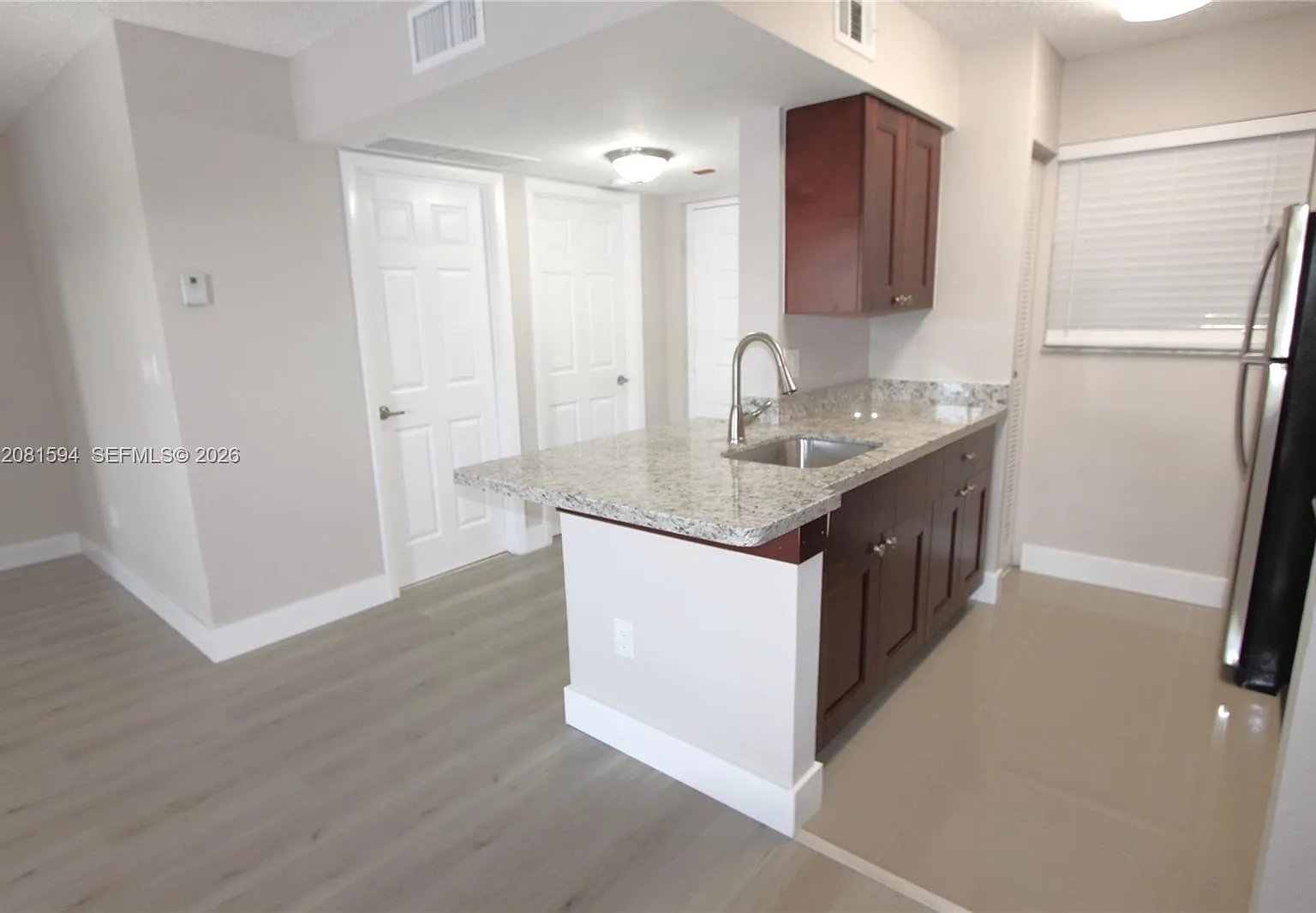 Lakeview Club Condo — Photo 4