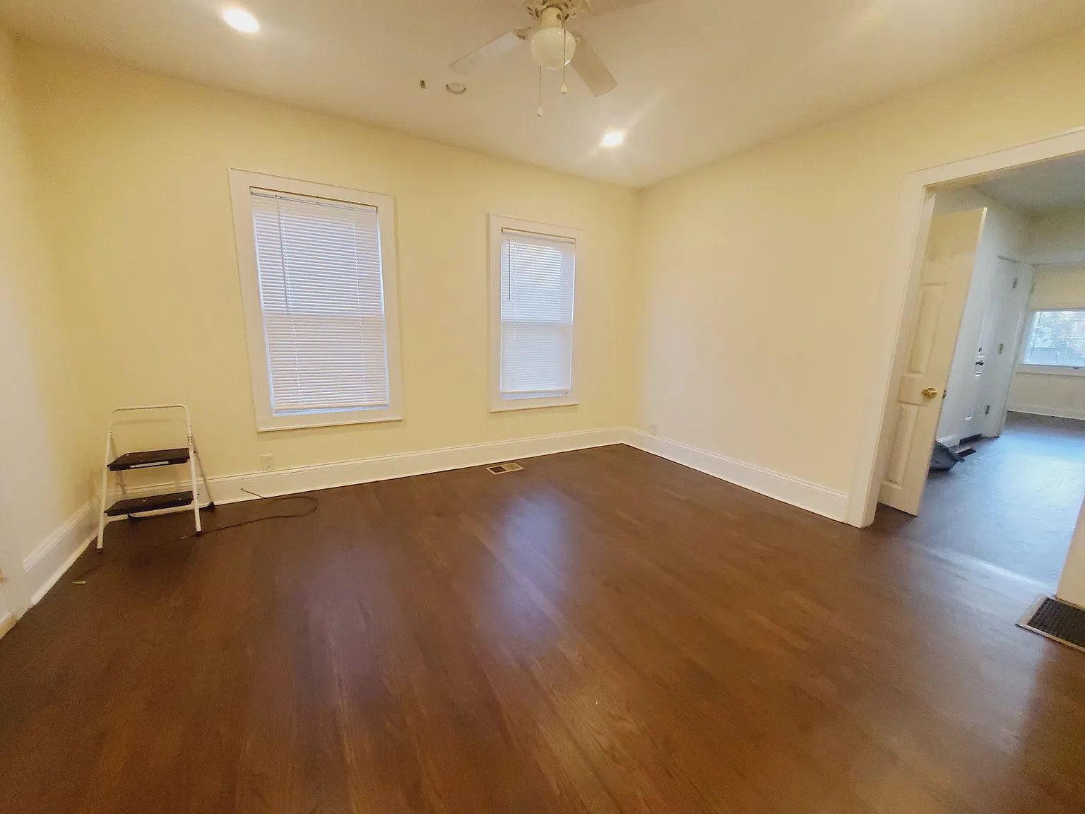 2 bed, 1.0 bath, 979 sqft, $2,900 — Photo 2