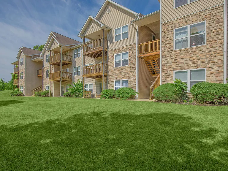 Bloom Apartments — Photo 13