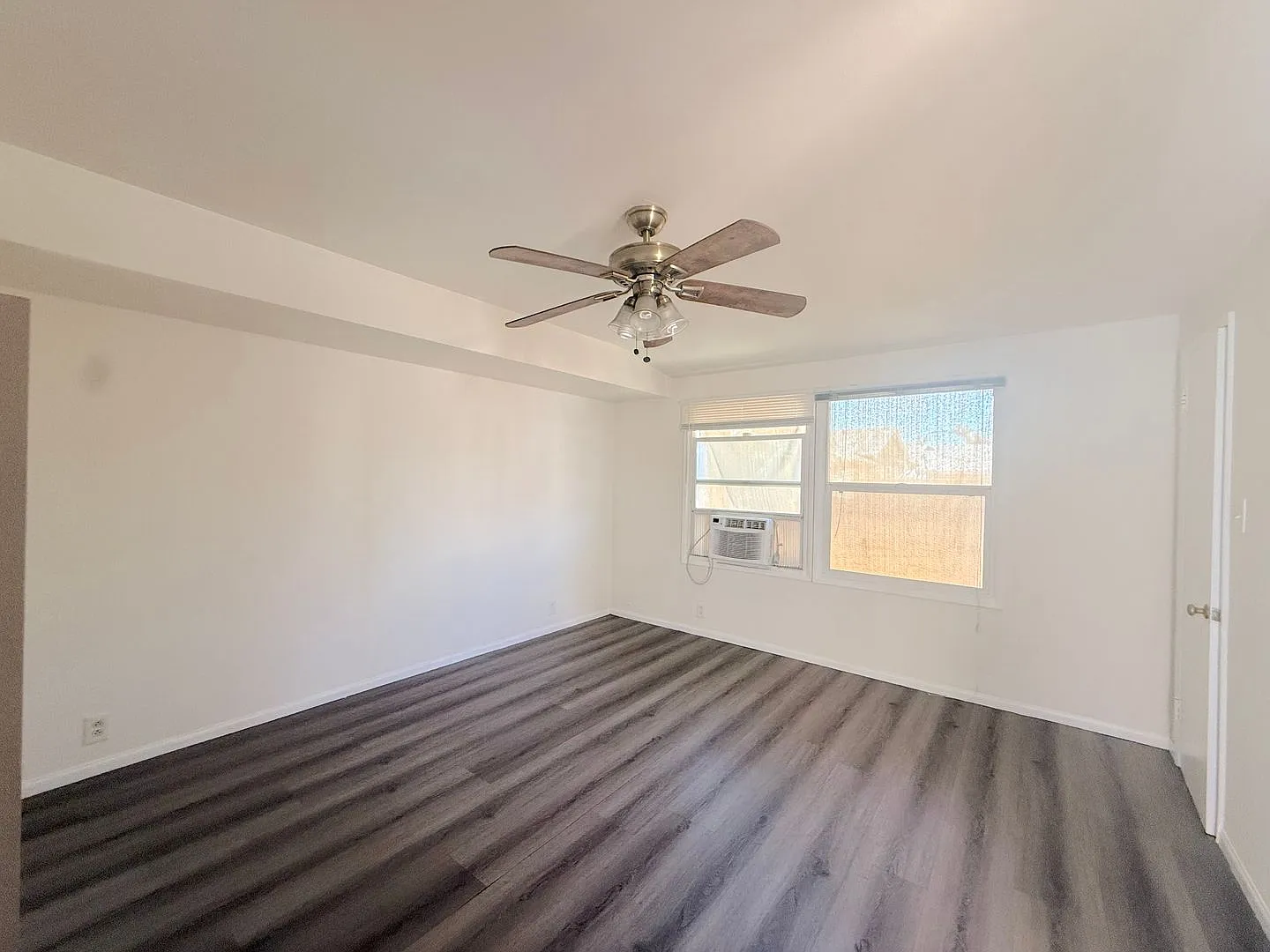 207-209 S Mission Dr — Photo 4