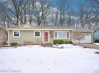 2137 Bramblewood Dr, Burton, MI 48519