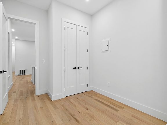 4th image of 202 W 96th St #1-D