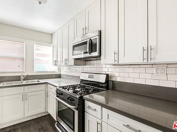 2nd image of 1426 Echo Park Ave