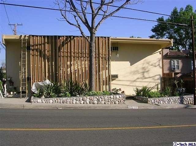 1st image of 2468 El Molino Ave