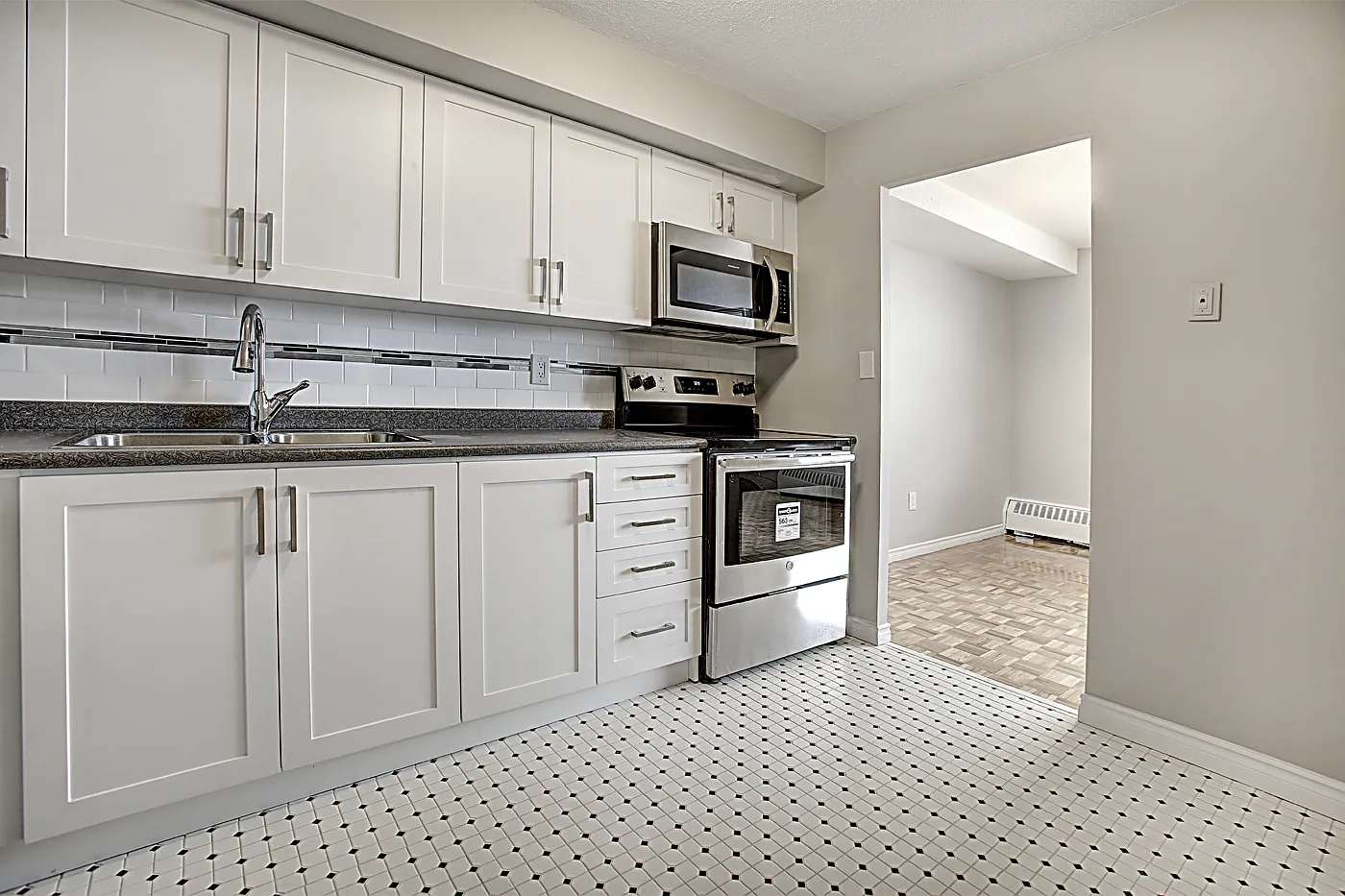 3895 Lawrence Avenue, East — Photo 3