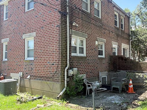 3rd image of 1105 Spruce St