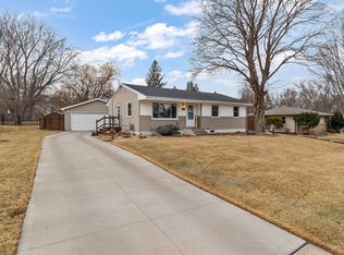 632 Meadow Ln, Woodbury, MN 55125