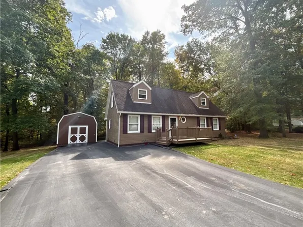 121 Galazia Ln, Edinburg, PA 16116