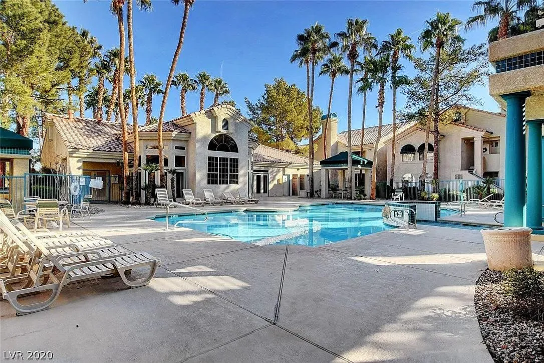 3 bed, 1200 sqft, $1,700 — Photo 1