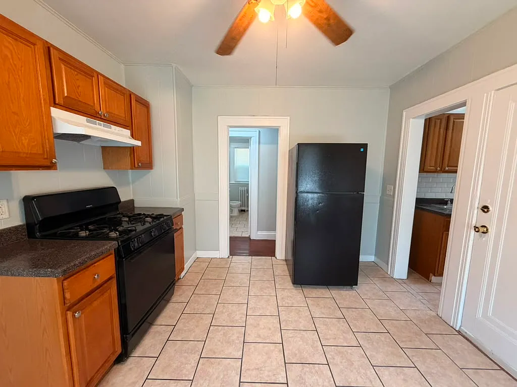 3 bed, $1,800 — Photo 1