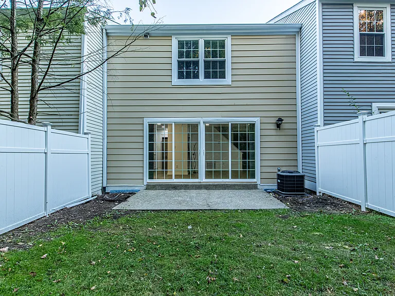 111 Commons Dr — Photo 26