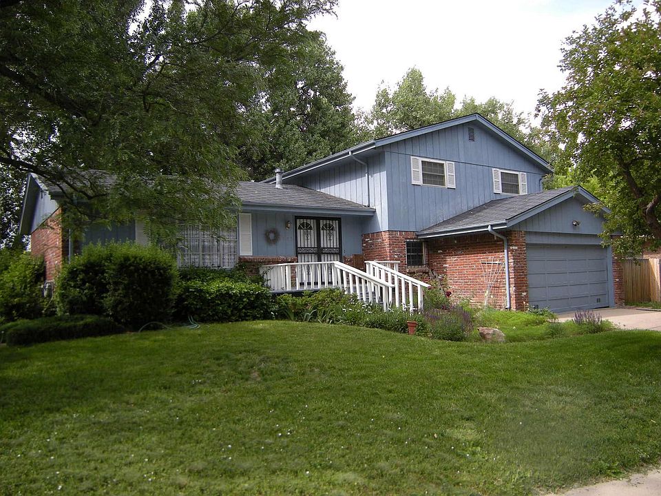 Large Tri Level with 2 Car Garage