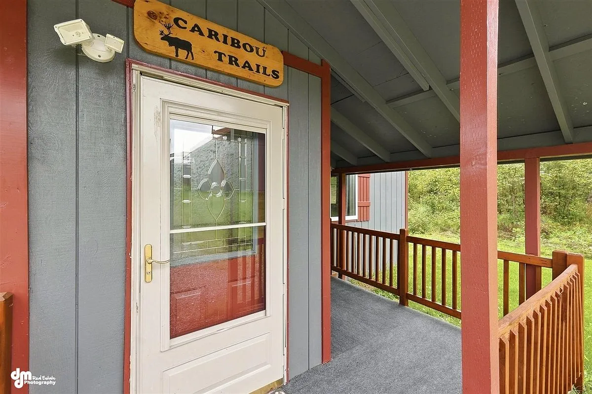 Studio, 825 sqft, $1,800 — Photo 3