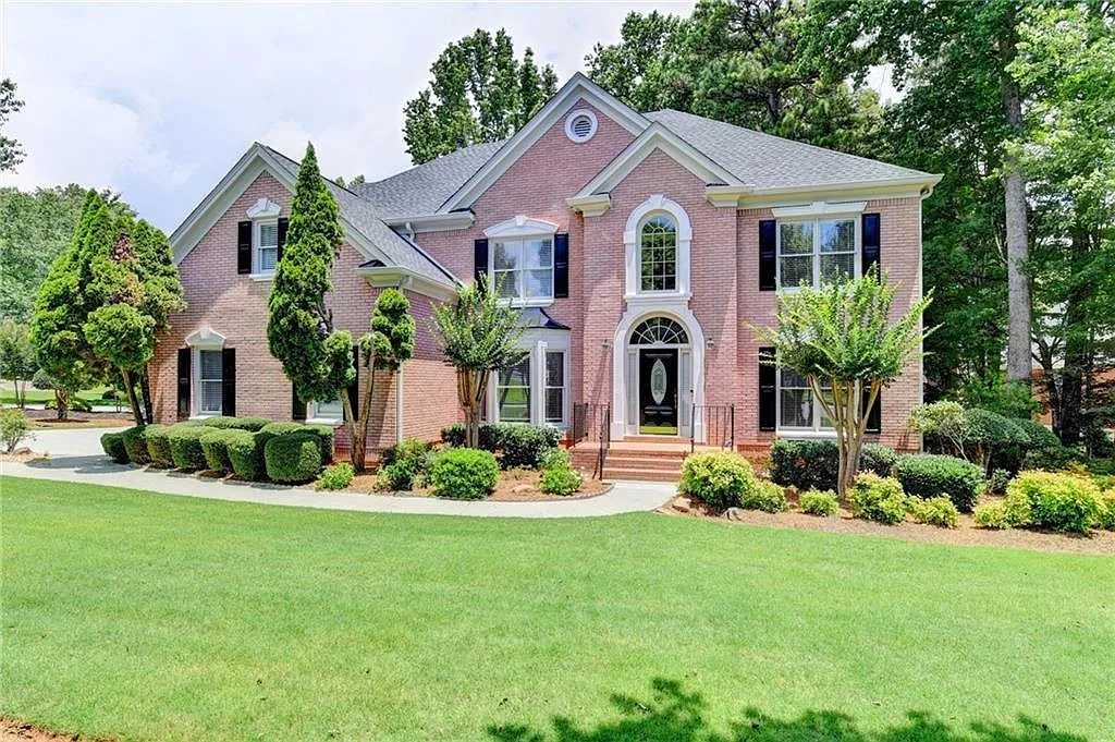 5 bed, 4.0 bath, 3881 sqft, $3,900 — Photo 1