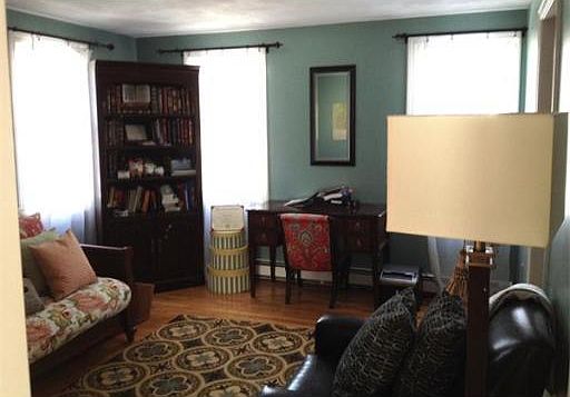 5th image of 18 E Bay Ln