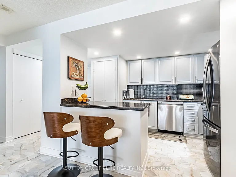 2091 Hurontario St #307 — Photo 9
