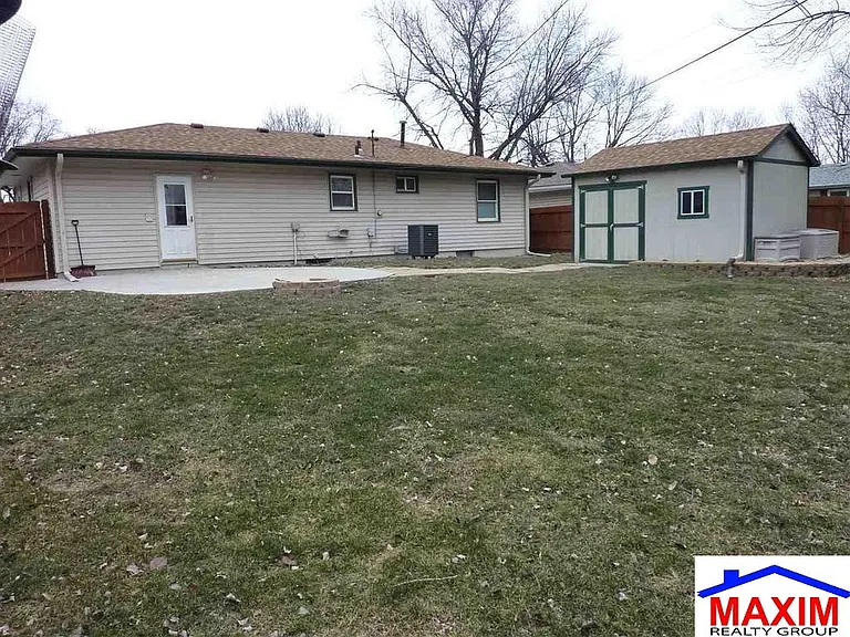 10909 Leavenworth St — Photo 18