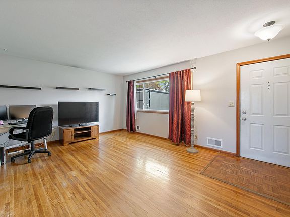 3rd image of 1461 Selby Ave