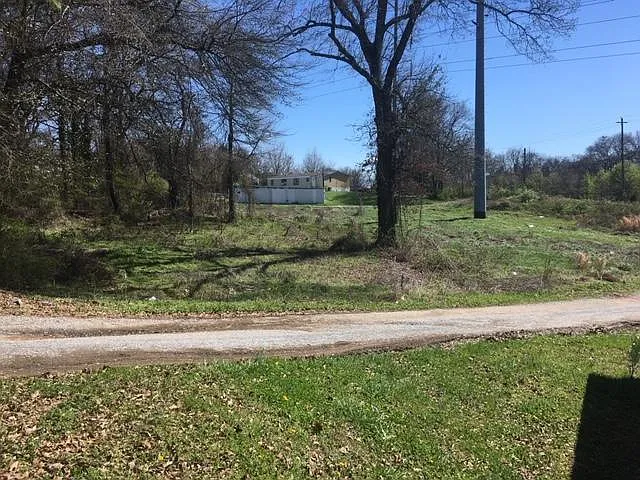 103 Redcomb Dr — Photo 5