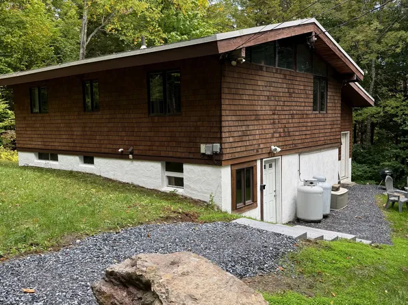 88 Sugarbush Woods Cir, Warren, VT 05674