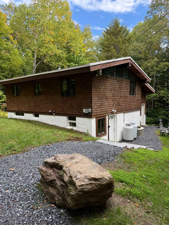 88 Sugarbush Woods Cir - Property Image