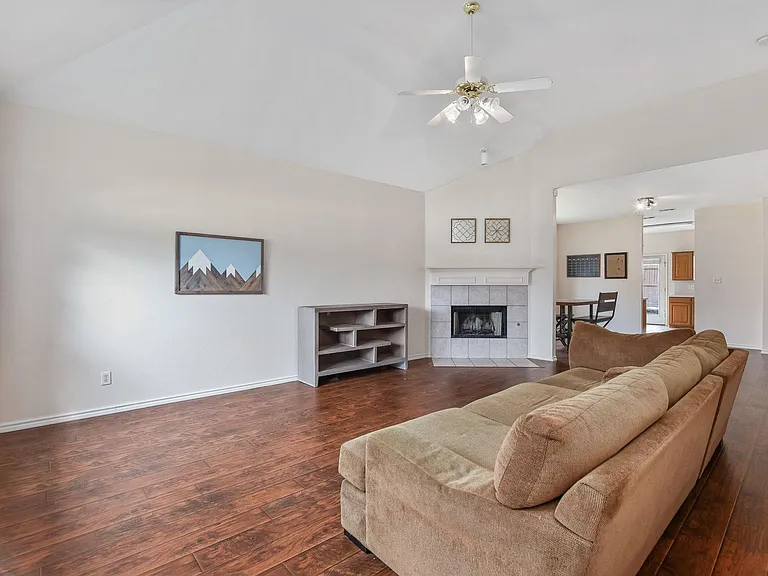 1209 Buehler Ct — Photo 6