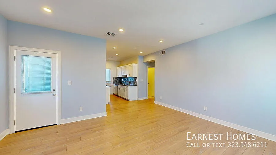 Building Photo - 146 1/2 Rosemont Ave