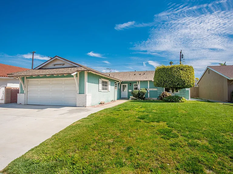 15412 Shasta Ln — Photo 1