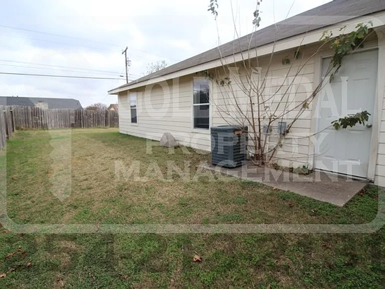 4003 Cambridge Dr — Photo 21