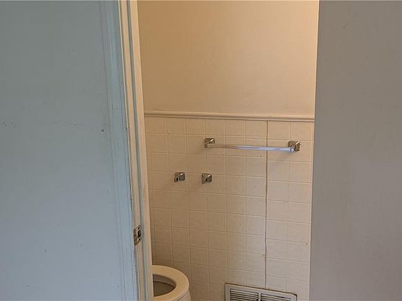 5th image of 7006 E 113th Ter