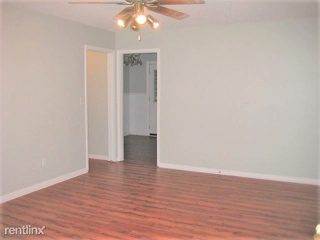 3bd/1ba, Huge yard!