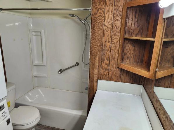 215 9th St SW, Watertown, SD 57201