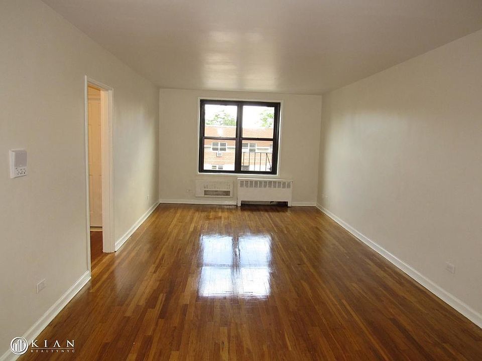 1st image of 14345 Sanford Ave APT 310