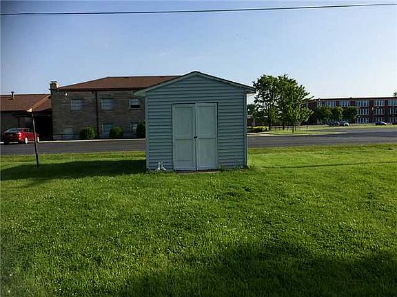 3rd image of 526 Plainfield Dr
