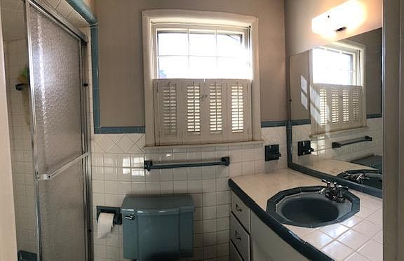 5th image of 233 Sunnyside Dr