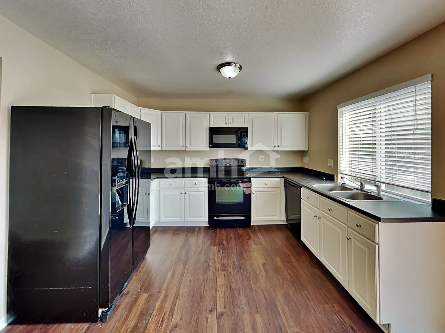 3 bed, 2.5 bath, 1626 sqft, $2,765 — Photo 3