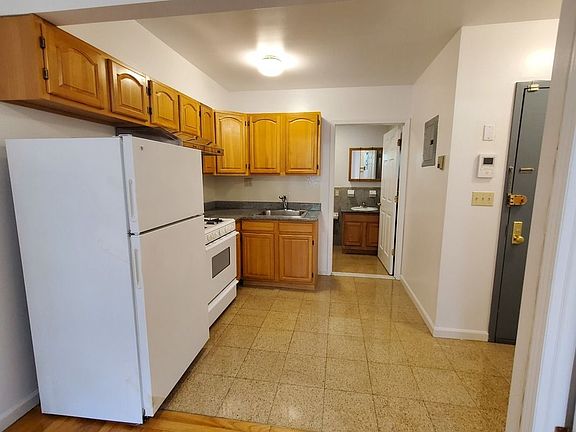 4th image of 54 1/2 Ludlow St APT 5R