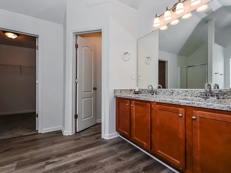 657 Howell Dr — Photo 11