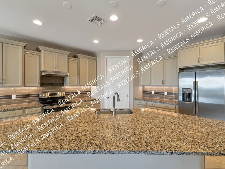 7631 W Laurel Ln — Photo 9