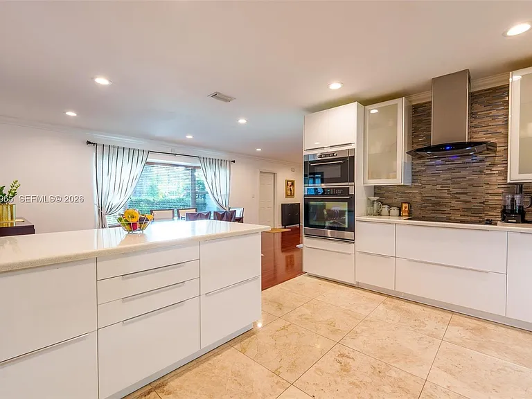 740 Ridgewood Ln — Photo 9