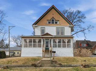 212 S Chestnut St, Monticello, IA 52310