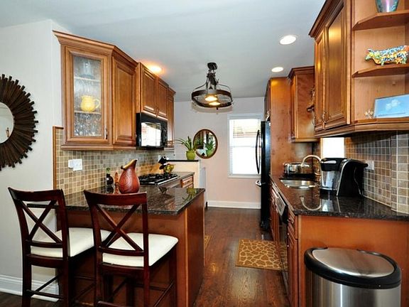 5th image of 3927 N Cumberland Ave