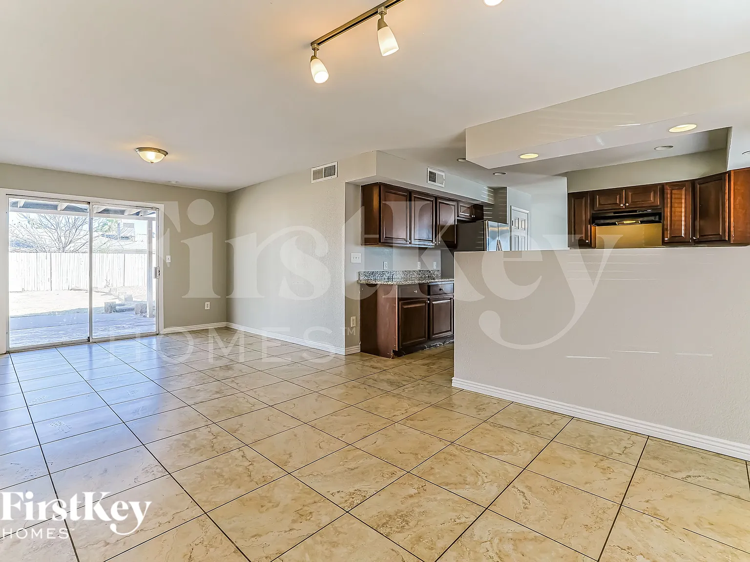 3 bed, 2.0 bath, 1385 sqft, $1,990 — Photo 4