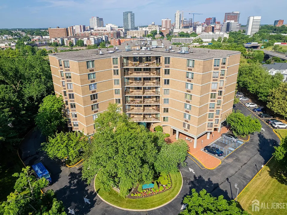 30 S Adelaide Ave #5M