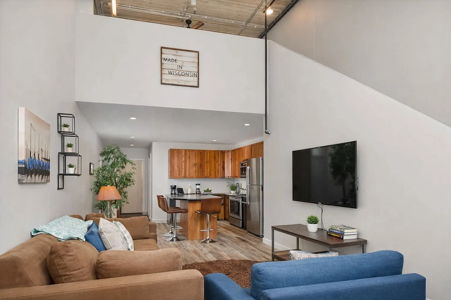 3 bed, 2.0 bath, 1194 sqft, $3,561 — Photo 2