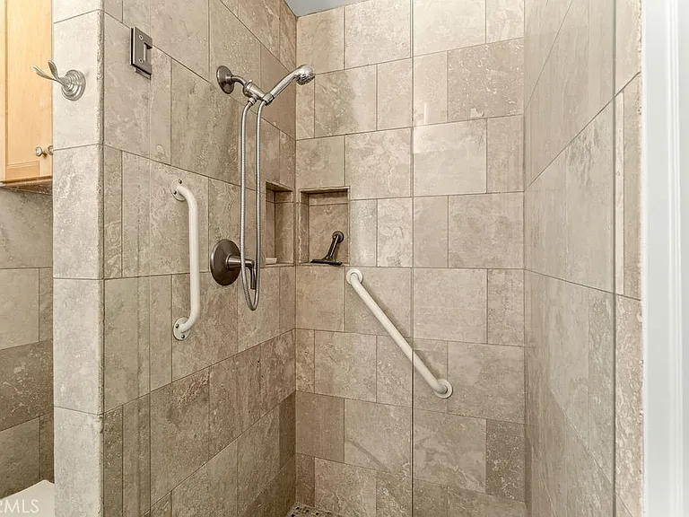 16831 S Mariposa Ave — Photo 22