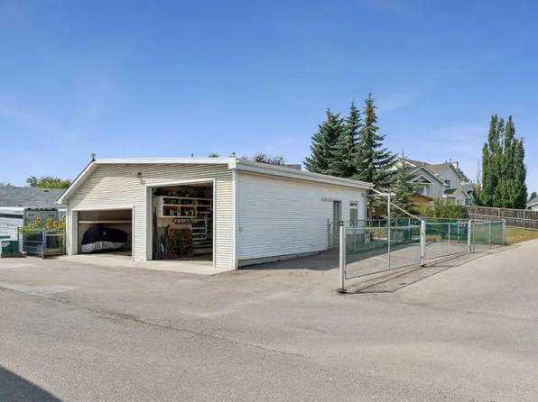 246 SW Mount Lorette Pl SE, Calgary, AB T2Z 2L9